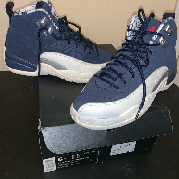 Youth shoes - Picture 1 of 2